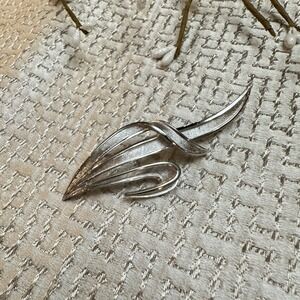 Mid Century Vintage Crown Trifari Silver Tone‎ Brooch Classic Timeless Accessory